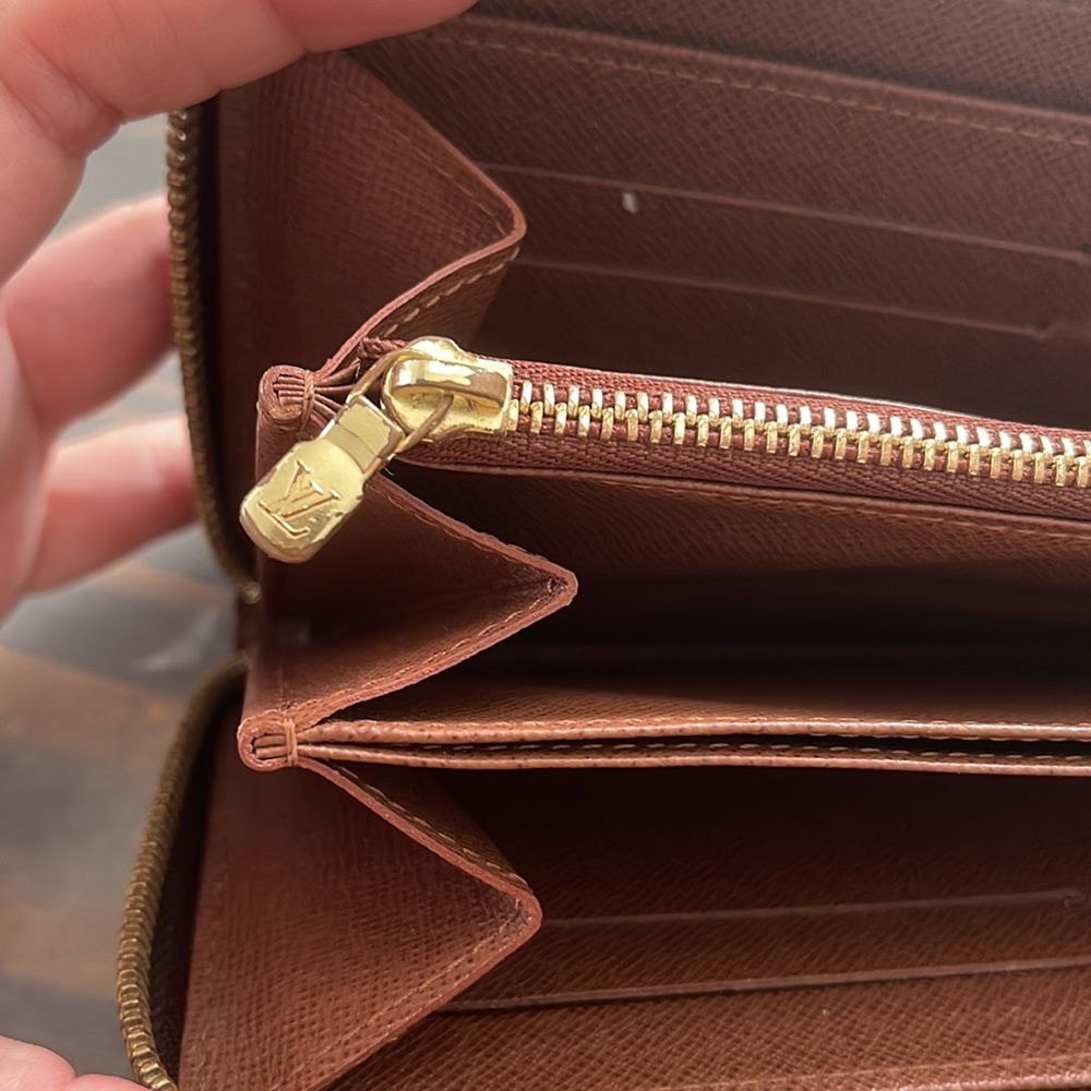 Louis Vuitton wallet - Picture 7 of 12
